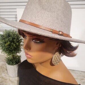 Fedora brim hat,NWOT